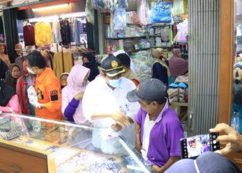 Sekda Drg.Hardiono.Sp.BM sidak pantau harga  dan Prokes, saat Natal dan Tahun Baru di pasar