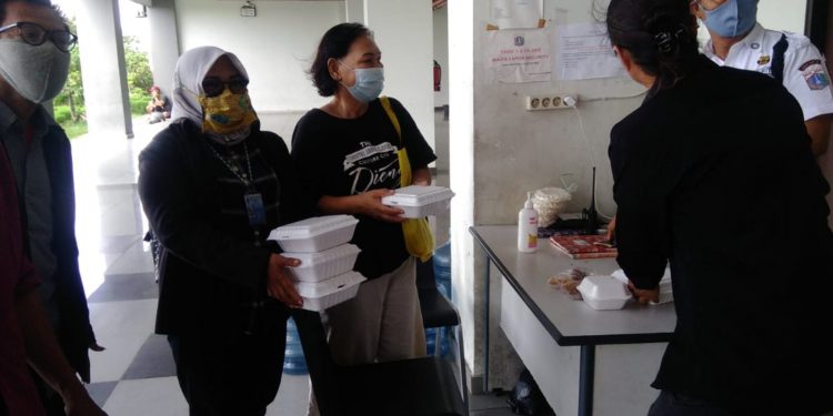 FWJ Korwil Jakarta Utara gelar baksos ( bakti Sosial ) Yang sedang menjalani  Isolasi mandiri