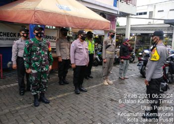 Polsek Kemayoran bersama 3 pilar beri himbauan Prokes di Pasar Nangka Utan kayu