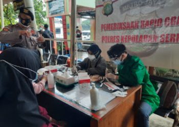 Kampung Tangguh Polres Kep Seribu Terus Adakan Rapid Tes Gratis ke Pendatang