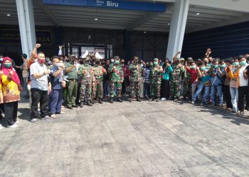 SERBUAN WARGA CILINCING JAKARTA UTARA, IKUT MENSUKSESKAN TARGET NASIONAL 1 HARI 1 JUTA VAKSINASI DI GBK