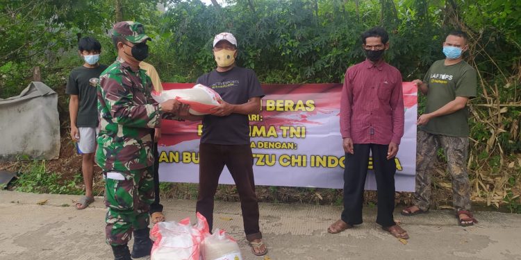 Panglima TNI dan yayasan Budha Tzu ci, Peduli Penggali Makam di masa PPKM tahap 4