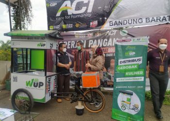 Bangkitkan UMKM Bandung Barat Melalui Bantuan Gerobak Wakaf