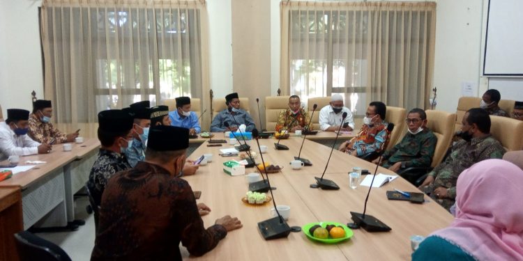 Bertemu Kakanwil Kemenag Aceh, H. Sairun, S.Ag Wakili Walikota Subulussalam dan Kadisdikbud Kab/Kota Se-Aceh