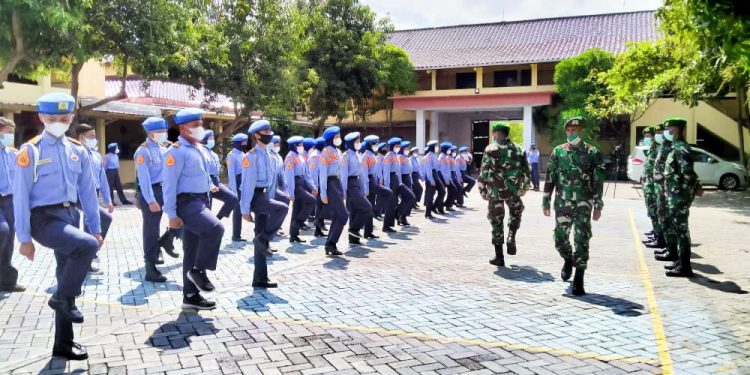 TNI Bojonegoro bersama Bintara Abituren Dikjurba Otsus Laksanakan Pembinaan Karakter Pelajar