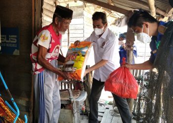 Karang Taruna Babel Bagikan Ratusan Paket Sembako kepada Masyarakat