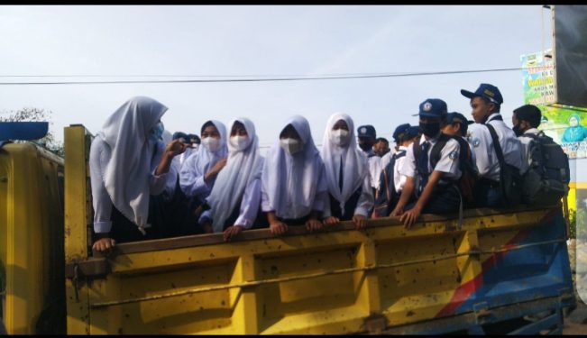 Sukseskan ANBK, SMPN 5 GUNUNGHALU Rela Naik Truk