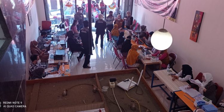 Gebyar vaksin Covid-19 dan Pembagian Masker Gratis di gelar P4KBB Bandung Barat dan Dinas Kesehatan Kab.Bandung Barat.