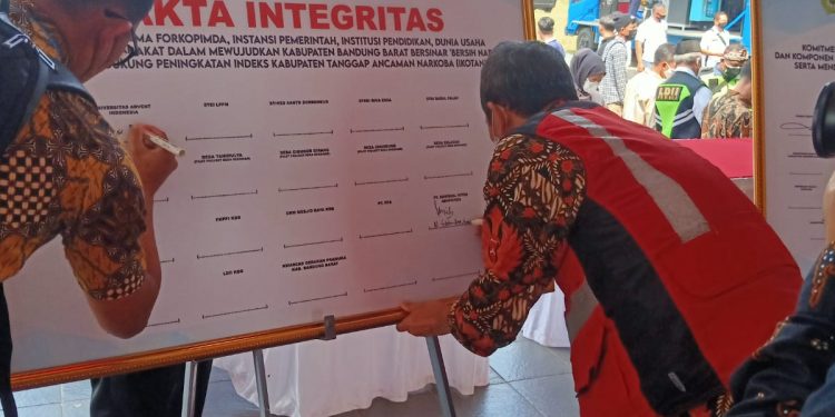 Pemusnahan Barang Bukti Paket Ganja Gagal Edar di KBB Diungkap BNN Bandung Barat dan BNN Jabar ,Turut Hadir dari PT Sentinel Mitra Adiyaksa Bandung.