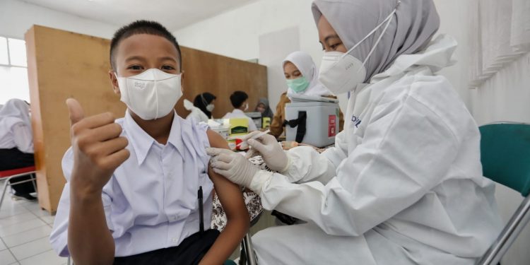 Jabar Terus Tingkatkan Vaksinasi bagi Pelajar dan Lansia