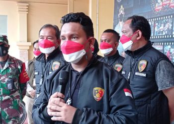 Petugas kepolisian Polsek Kembangan Jakarta Barat Tangkap Delapan Remaja terlibat Aksi Tawuran