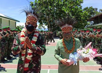 Kodim 1801/Manokwari Gelar Tradisi Penyambutan Dandim Baru