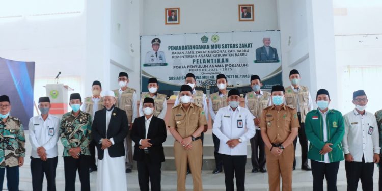 Bupati Barru Menghadiri Pengukuhan Penyuluh Agama dan Sosiolisasi Zakat
