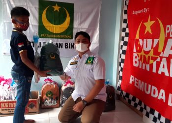Partai Bulan Bintang Bali Gelar Aksi Sosial Bagikan Alat Tulis Gratis Bagi Siswa