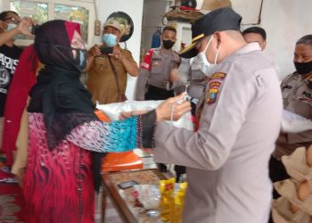 Meriahkan Hari Sumpah Pemuda Tahun 2021 AKABRI 1990, Door To Door System Vaksin Lansia Dan Berbagi Tali Asih