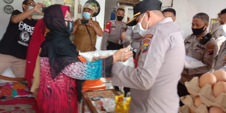 Meriahkan Hari Sumpah Pemuda Tahun 2021 AKABRI 1990, Door To Door System Vaksin Lansia Dan Berbagi Tali Asih