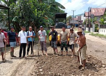 Dinas PU Kabupaten Barru Kerjasama Pujananting Grup Prrbaiki Jalan Poros Pekkae Soppeng