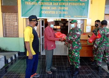 Kodim 1803/Fakfak Laksanakan Kegiatan Bakti Sosial di Kantor Kelurahan Wagom