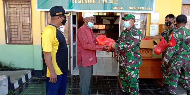 Kodim 1803/Fakfak Laksanakan Kegiatan Bakti Sosial di Kantor Kelurahan Wagom