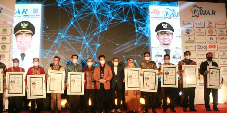 Bupati Barru Terima Penghargaan atas Inovasi Pelayanan Kesehatan Masyarakat