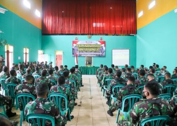 Danrem 071/Wijayakusuma Beri Jam pada Peserta Latihan Penyelenggara & Pelaku Latgul Bencal Korem 071/ Wijayakusuma.