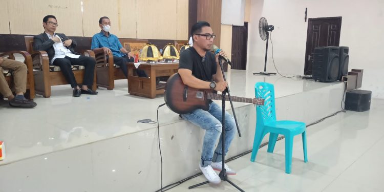 Pasca Libur Pandemi, Artis Adi Naff Hibur Mahasiswa STIA Al Gazali Barru.