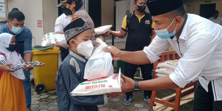 Ungkapan Rasa Syukur Polsek Medan Baru Berikan Santunan dan Sembako pada Anak Yatim.