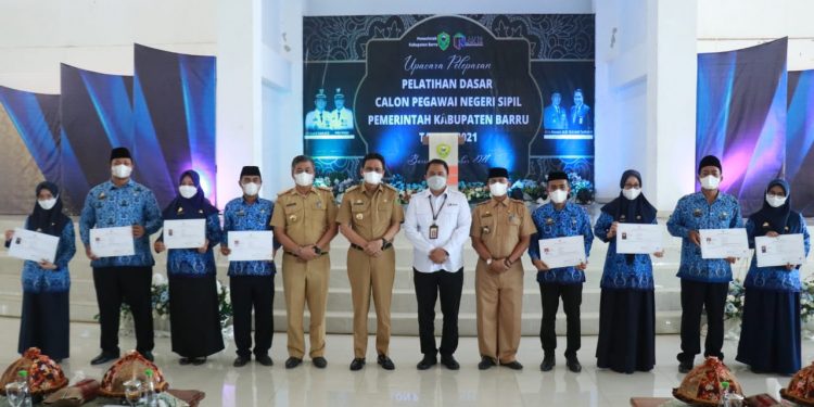 Pelepasan Pelatihan Dasar Bagi CPNS oleh Bupati Barru di Lantai VI MPP