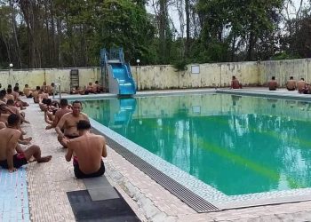 Kesamaptaan Priodik II Kodim 1208/Sambas Gelar Tes Ketangkasan Renang Militer Anggota