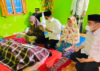 Mendengar  Kabar Duka, Bupati Barru dan Istri Melayat ke Buttue, Garessi