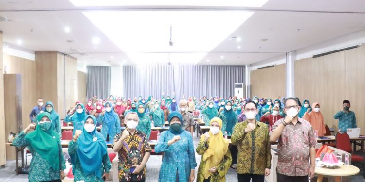 Buka Pelatihan Stunting, Ketua TP PKK Barru Tekankan Peran Kader Posyandu Tangani Stunting