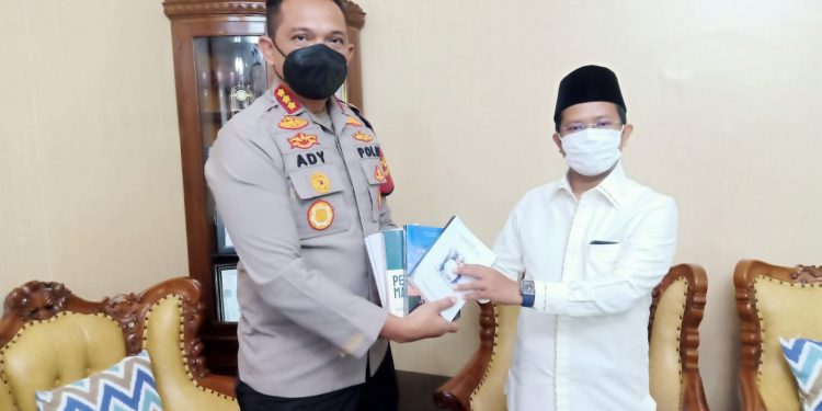 Kapolres Metro Jakarta Barat didampingi kasat binmas kunjungi Pondok Pesantren Asshiddiqiyah Kebon Jeruk, Jakarta Barat
