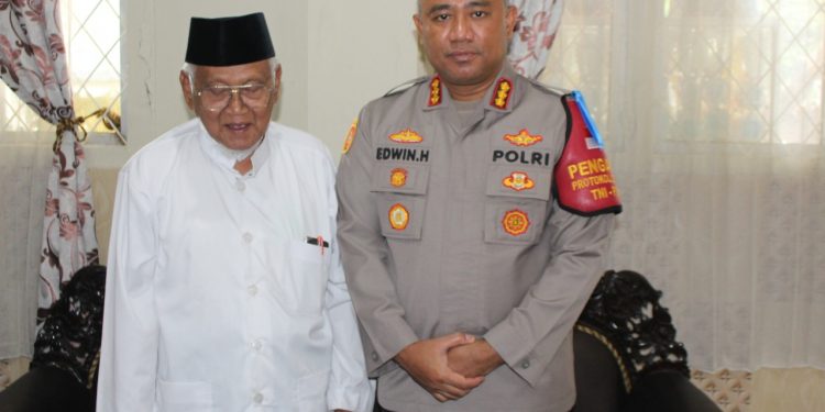 Kapolresta Bandara Internasional Soetta kunjungi Ponpes Darul Ulum di Selapajang Jaya, Tangerang
