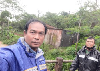 Antisipasi Banjir, Longsor, Kanit Intel Polsek Cijaku Polres Lebak Patroli Cek Sungai dan Tebing