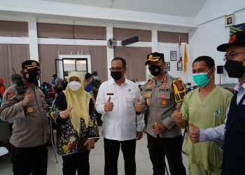Kapolres Bersama Sekda Kota Tasikmalaya Pantau Gerai Vaksin Muspika Kawalu