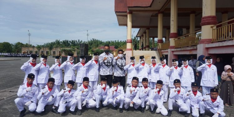 Siswa SDN 1 Subulussalam Tampil Sebagai PASKIBRA HUT PGRI & HGN 25 November 2021