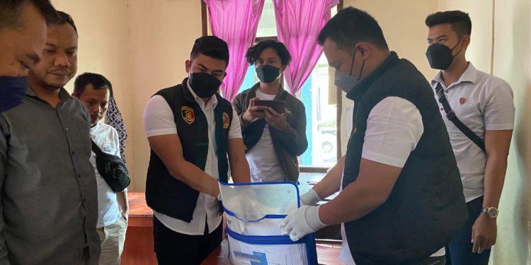 Ungkap Dugaan Penggelapan Dana BLT, Sat Reskrim Polres Lebak Polda Banten Lakukan Penggeledahan Kantor Desa