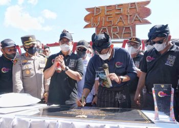 Menparekraf RI Kunjungi Pembuatan Perahu Phinisi Di Desa Ara, Ajak Kolaborasi Kembangkan Peluang Usaha.