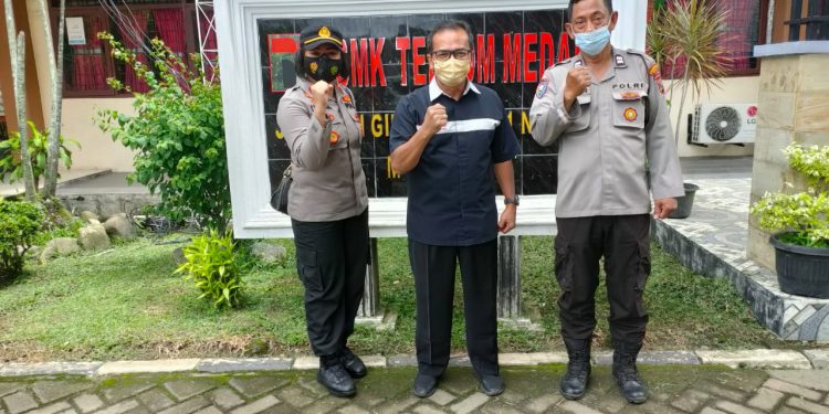 Kapolsek Medan Tuntungan Silaturahmi ke Sekolah SMK Telkom .