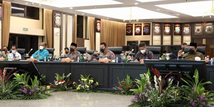 Rapat Lintas Sektoral, Kapolri Paparkan Strategi Cegah Lonjakan Covid-19 Saat Nataru