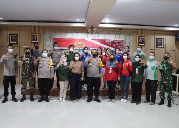 Sangat Antusias Masyarakat Kabupaten Landak Mengikuti Vaksinasi Massal Di Polres Landak