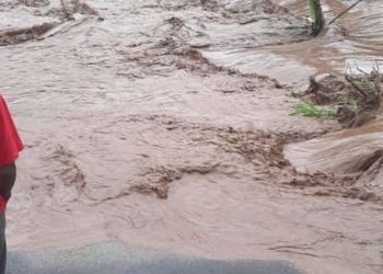 Warga Garut kembali Berduka. Sejumlah rumah, kendaraan , ruas jalan dan jembatan hancur.