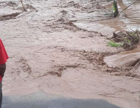 Warga Garut kembali Berduka. Sejumlah rumah, kendaraan , ruas jalan dan jembatan hancur.