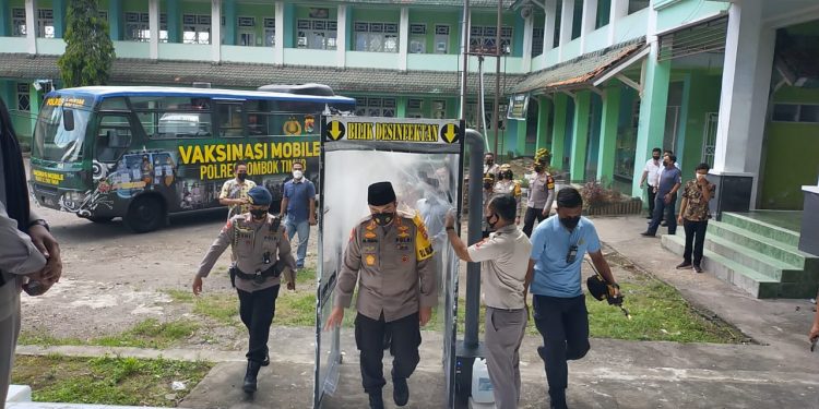 Kapolda NTB Irjen Pol. M. Iqbal, S.I.K., M.H kunjungi Ponpes NWDI Pancor di Gedung Birul Walidaini Pantau giat Vaksinasi serentak