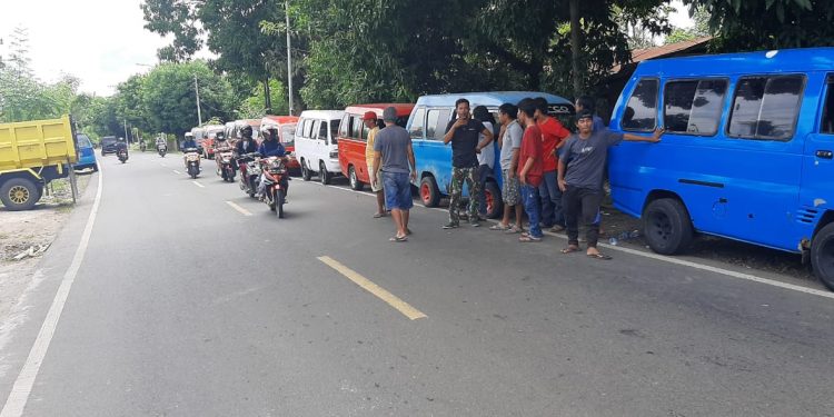 Waduh.!! Para Sopir Angkutan Umum Ujung Loe, Kota Bulukumba Mogok, berharap harga tarif ongkos dinaikkan .