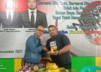 Menyambut HUT News Bin yang Ke-3 Berikan Santunan pada Anak Yatim,Tetap Semangat,!!