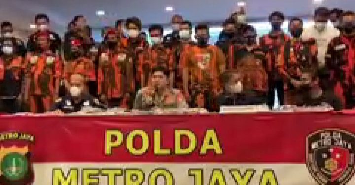 Aksi penyampaian pendapat di depan gedung DPR/ MPR RI yang Dilakukan Ratusan Anggota ormas PP berujung ricuh..!!