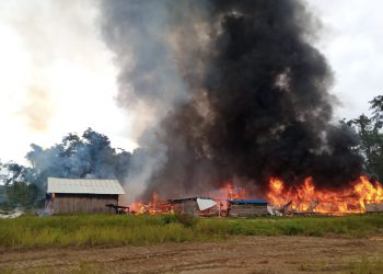 HUT ke-60 Republik Papua Barat TPNPB KODAP VI SORONG RAYA Membakar  PT. BANGUN KAYU IRIAN sebagai AKSI PENOLAKAN RI di PAPUA.