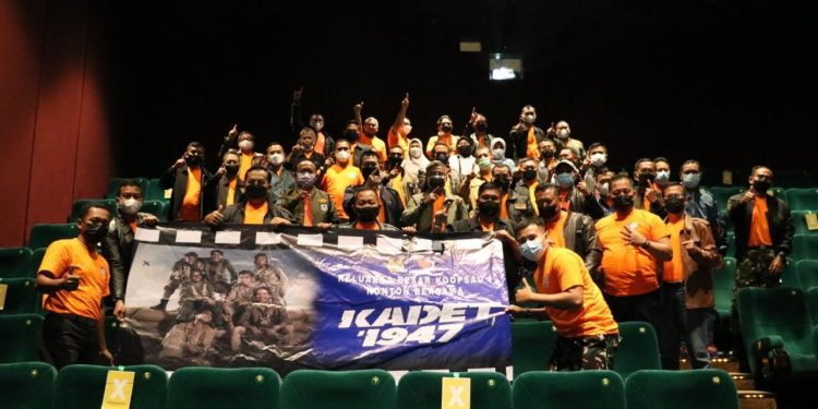 Kompak.!! Pangkoopsau I Nonton Bareng Pejabat dan Anggota Makoosau I