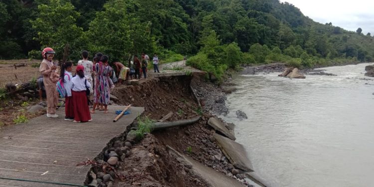 Barru dilanda Banjir hingga Longsor Akibat Hujan Lebat, Plt Gubernur Pastikan Bantuan BPBD Provinsi